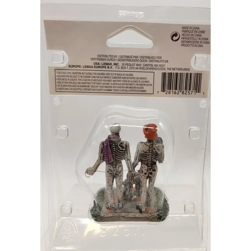 Lemax Spooky Town Figurine - Moonlight Stroll #82571